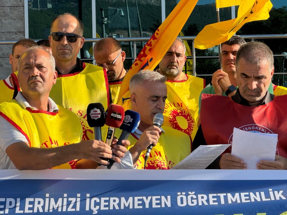 Sendikalardan 'Öğretmenlik Meslek Kanunu'na itiraz: 'Haklarımız ve taleplerimiz yok sayılıyor'  - Videolu Haber